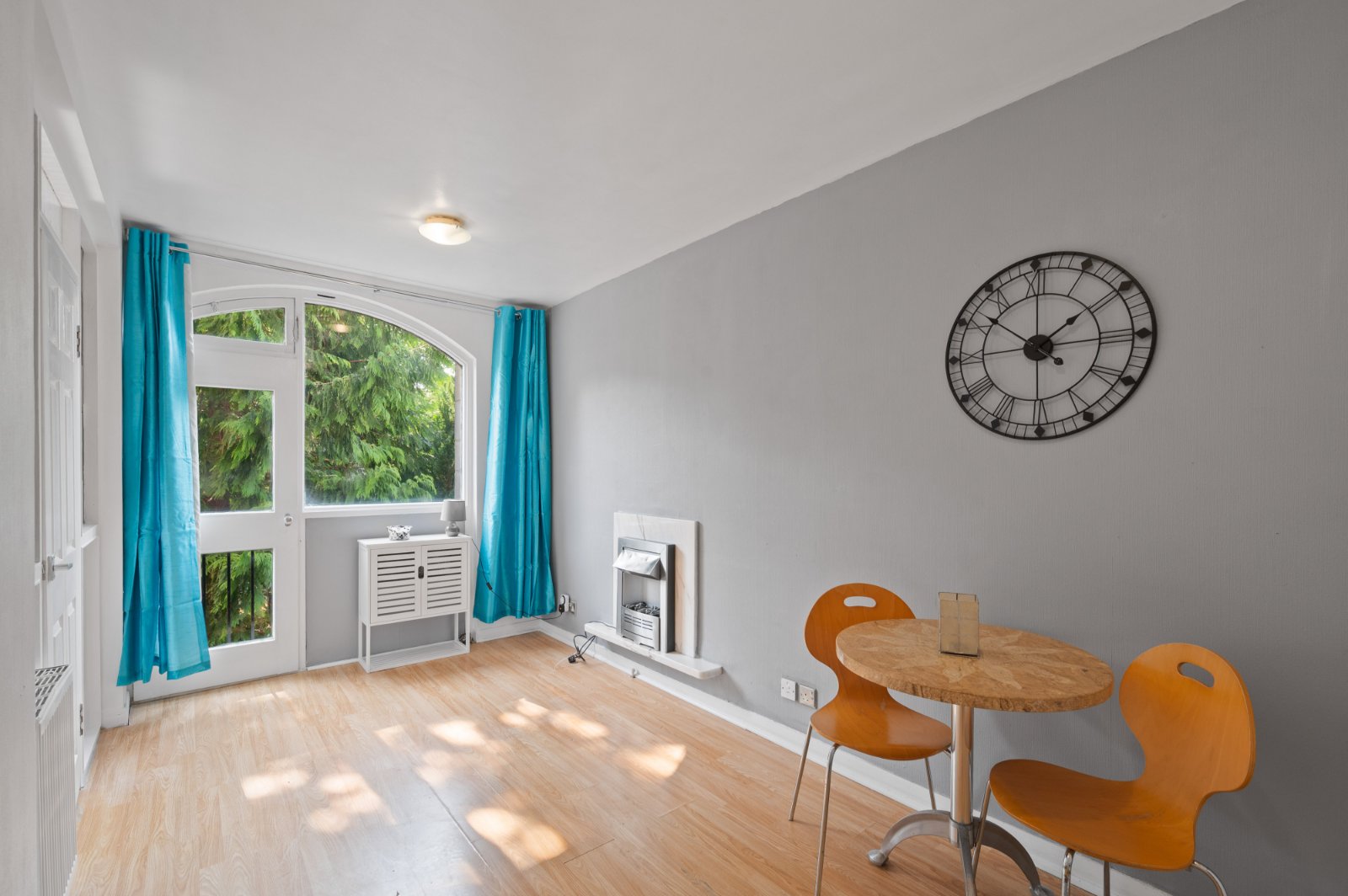 3/2 Browns Close, 65 Canongate, Edinburgh, EH8